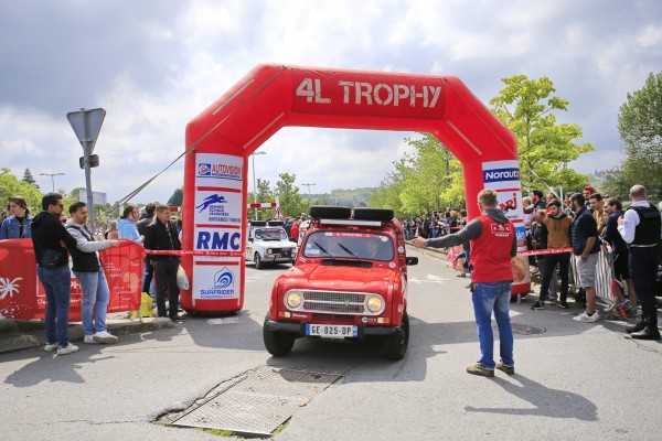 Départ du 4L Trophy